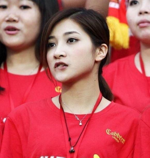 电影提前一年定档2022大年初一，让人倍感期待，不仅是因为开心麻花首次进军春节档，更因为经历了就地过年的2021，期待在2022年的大年初一，一家人能在一起看《超能一家人》，过个团圆年